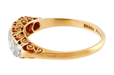 Lot 293 - A FIVE-STONE DIAMOND RING