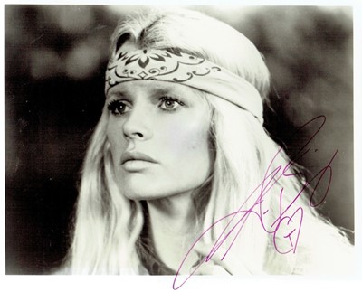 Lot 89 - Basinger (Kim)