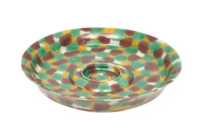 Lot 272 - A CHINESE 'EGG AND SPINACH' CUP AND SAUCER