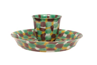 Lot 272 - A CHINESE 'EGG AND SPINACH' CUP AND SAUCER