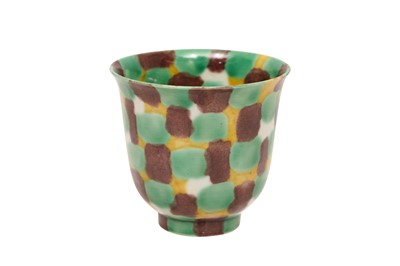 Lot 272 - A CHINESE 'EGG AND SPINACH' CUP AND SAUCER