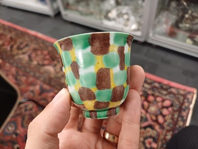 Lot 272 - A CHINESE 'EGG AND SPINACH' CUP AND SAUCER