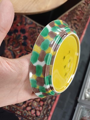 Lot 272 - A CHINESE 'EGG AND SPINACH' CUP AND SAUCER