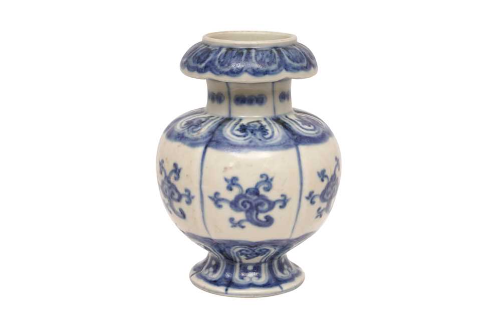 Lot 270 - A CHINESE BLUE AND WHITE LOBED VASE