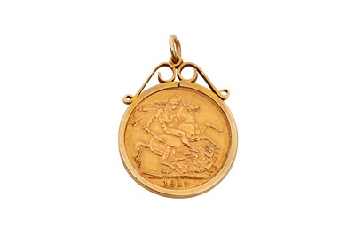 Lot 69 - A GEORGE V SOVEREIGN COIN PENDANT