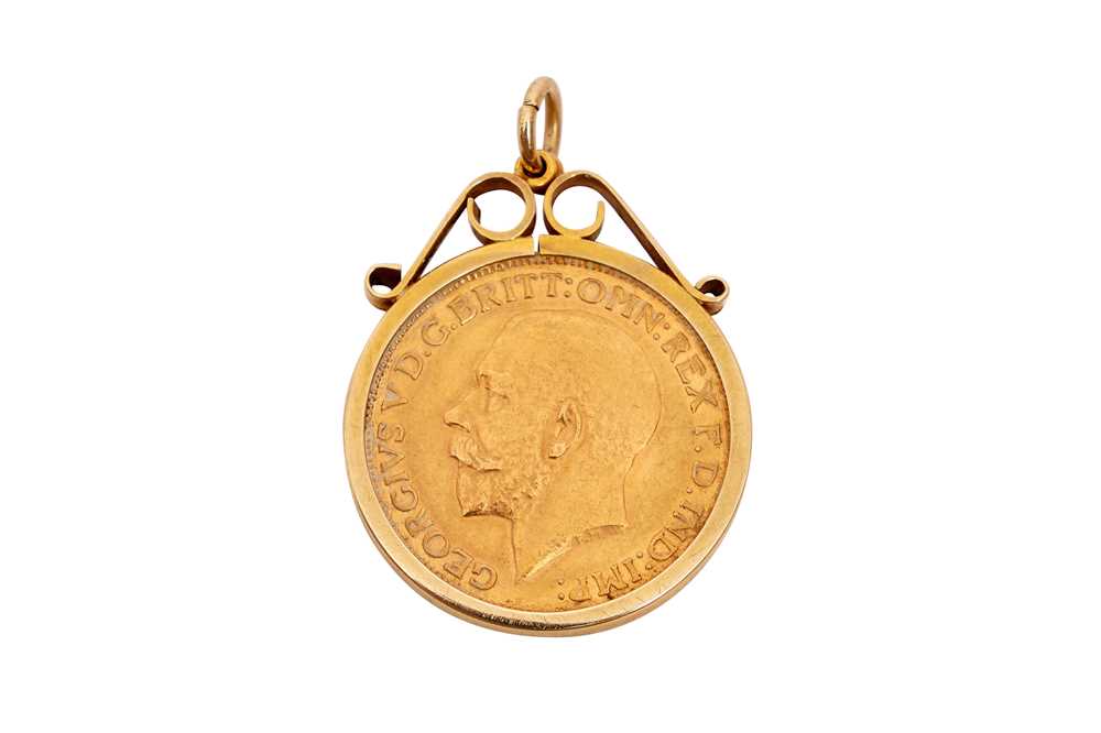 Lot 69 - A GEORGE V SOVEREIGN COIN PENDANT