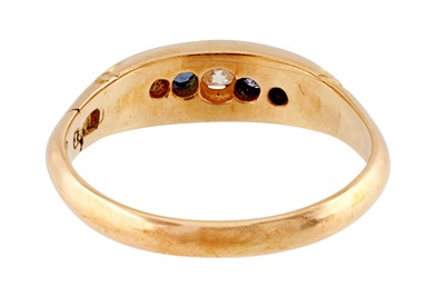 Lot 287 - A FIVE-STONE SAPPHIRE AND DIAMOND RING