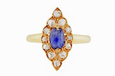 Lot 286 - A SAPPHIRE AND DIAMOND RING