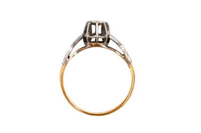 Lot 9 - A SINGLE-STONE DIAMOND RING