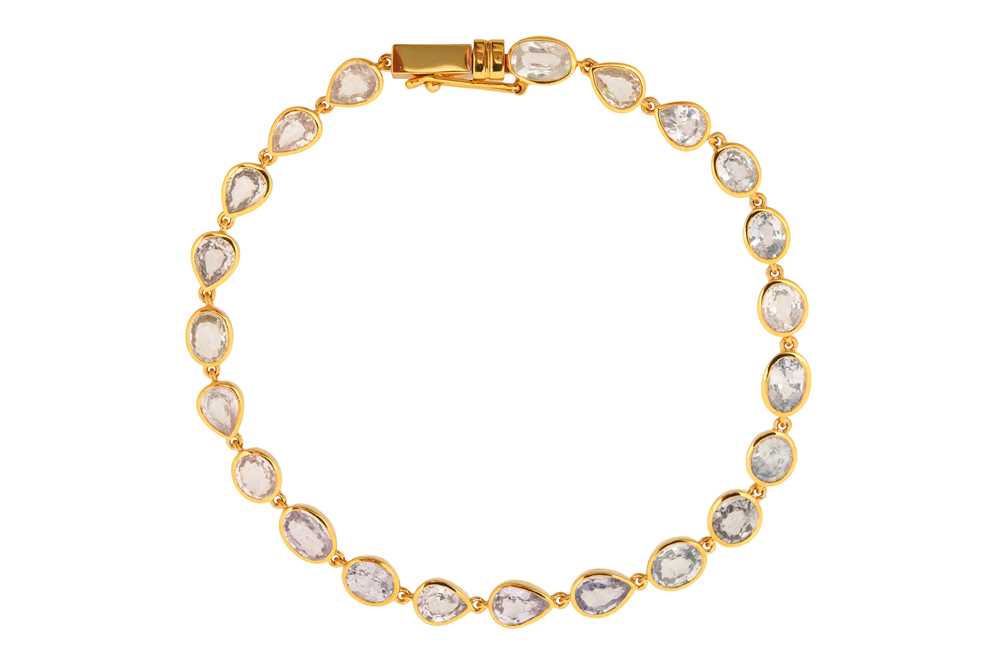 Lot 288 - A SAPPHIRE BRACELET