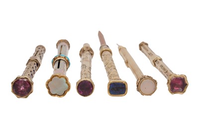 Lot 95 - A GROUP OF TWELVE VICTORIAN AND LATER PROPELLING PENCILS