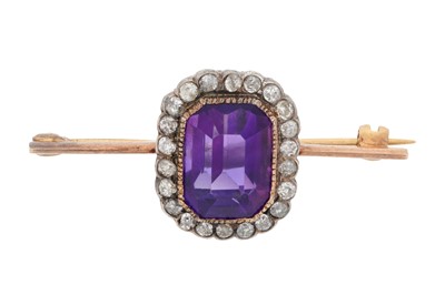 Lot 306 - AN AMETHYST AND DIAMOND CLUSTER BROOCH