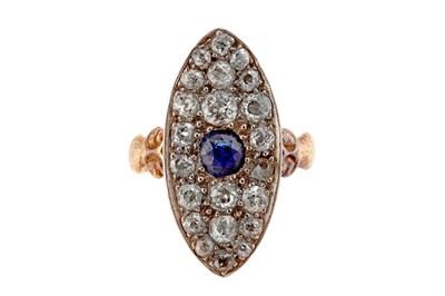 Lot 321 - A SAPPHIRE AND DIAMOND PLAQUE RING