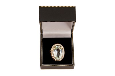 Lot 6 - AN AQUAMARINE RING