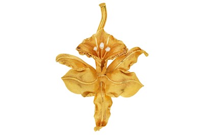 Lot 392 - AN IRIS PEARL BROOCH