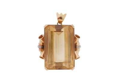 Lot 298 - A CITRINE PENDANT