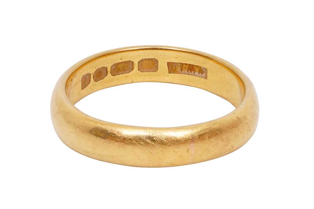 Lot 16 - A 22CT YELLOW GOLD BAND, CIRCA 1969