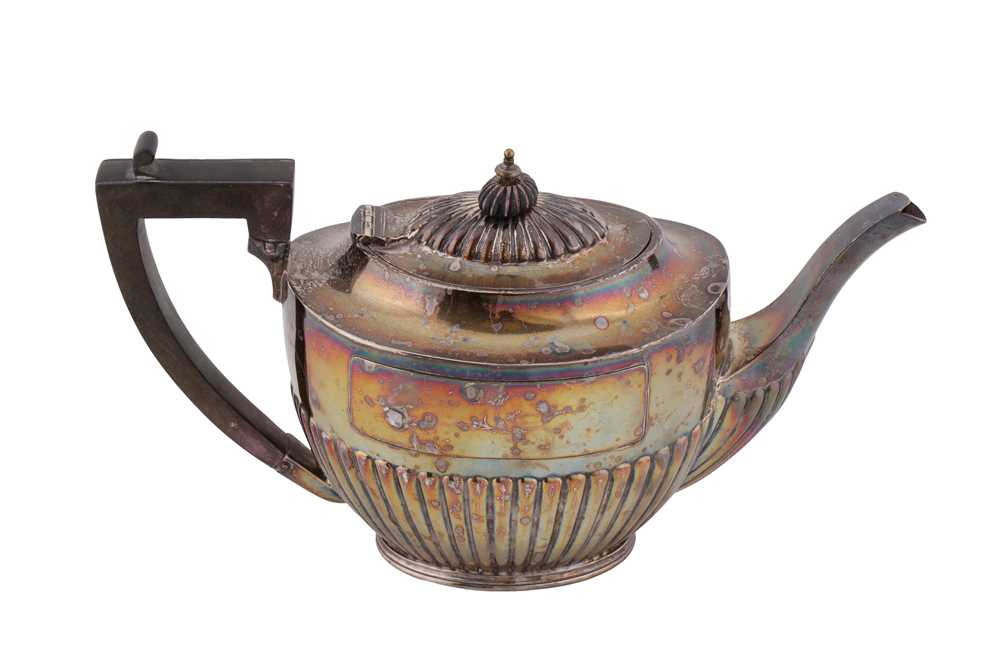 Lot 202 - A George V sterling silver teapot, Birmingham 1914 by I S Greenberg and Co