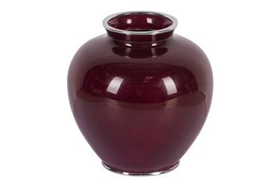 Lot 263 - A JAPANESE CLOISONNÉ ENAMEL 'ROSE' VASE BY ANDO JUBEI (1876-1953)