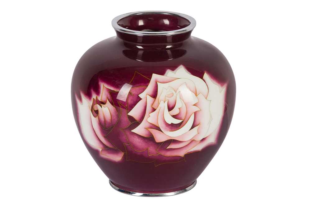 Lot 263 - A JAPANESE CLOISONNÉ ENAMEL 'ROSE' VASE BY ANDO JUBEI (1876-1953)