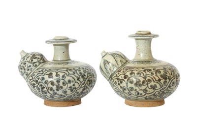 Lot 409 - A GROUP OF TWO THAI SAWANKHALOK KENDIS