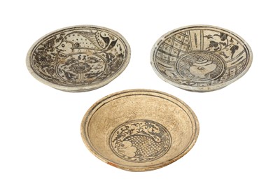 Lot 410 - A GROUP OF THREE SMALL THAI SAWANKHALOK DISHES