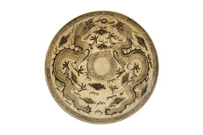 Lot 411 - A LARGE THAI SAWANKHALOK 'DRAGONS' DISH