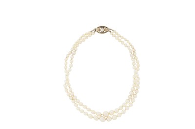 Lot 395 - A TWO-ROW PEARL CHOKER NECKLACE