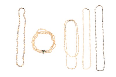 Lot 52 - A GROUP OF SIX PEARL NECKLACES