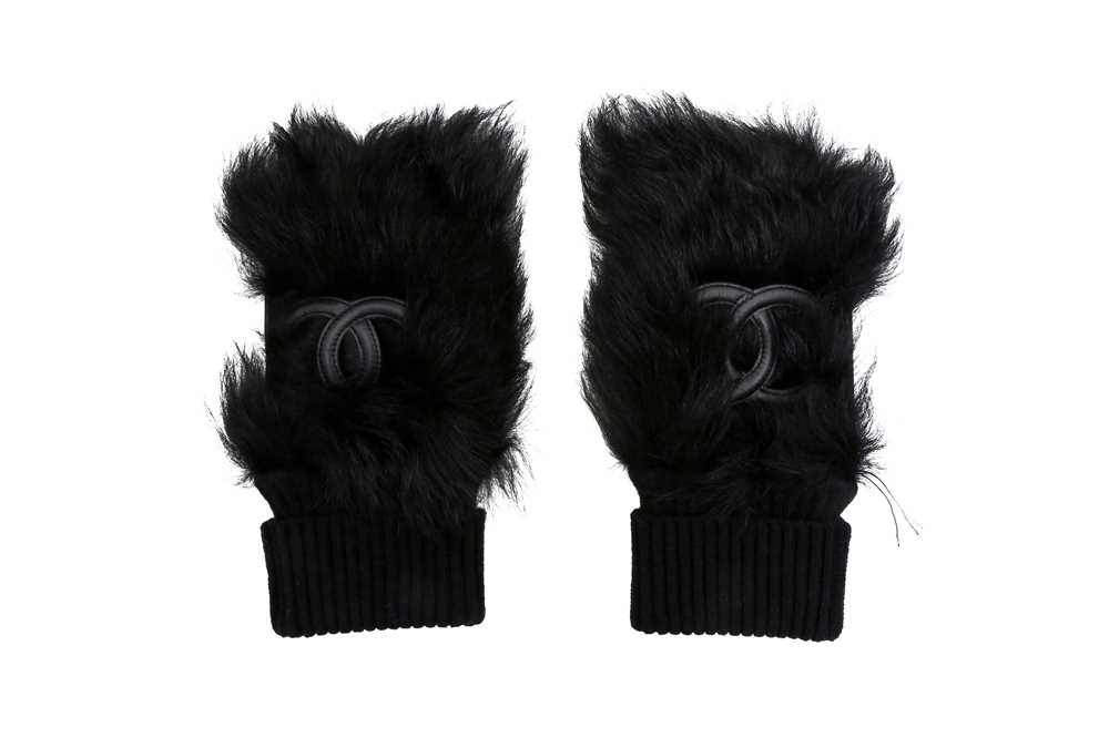 Lot 479 - Chanel Black Shearling CC Fingerless Gloves - Size M