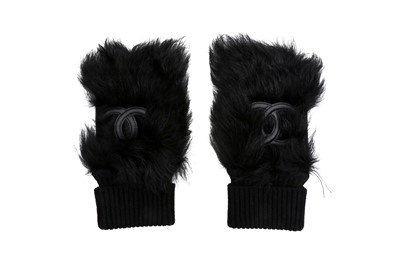 Lot 249 - Chanel Black Shearling CC Fingerless Gloves - Size M