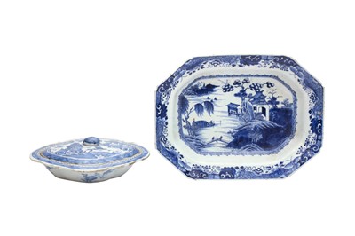 Lot 457 - A CHINESE EXPORT BLUE AND WHITE TRAY AND A TUREEN