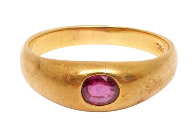 Lot 4 - A RUBY RING