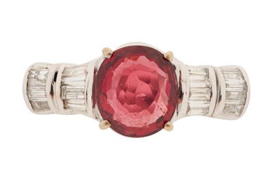 Lot 467 - A SPINEL AND DIAMOND RING