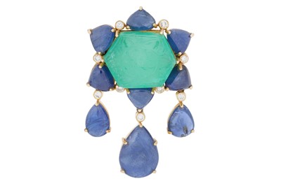 Lot 383 - A CARVED EMERALD, SAPPHIRE AND DIAMOND BROOCH