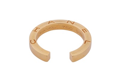 Lot 89 - CHANEL Ι A SIGNATURE 'C' RING, CIRCA 2000