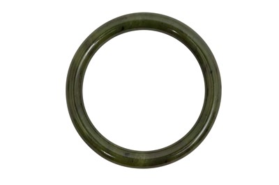 Lot 44 - A NEPHRITE JADE BANGLE