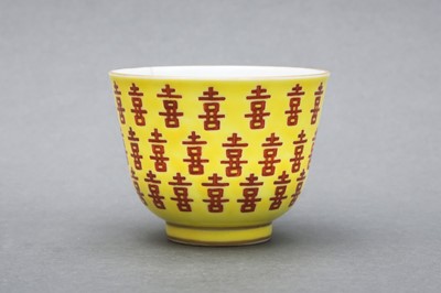 Lot 153 - A CHINESE YELLOW-GROUND AND IRON-RED 'XI' CUP