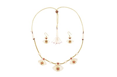 Lot 87 - AN INDIAN JEWELLERY SET WITH DIAMOND AND RUBY