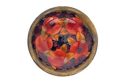 Lot 195 - A MOORCROFT POTTERY DISH, 1950S-1980S