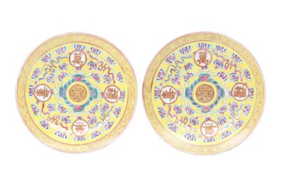 Lot 359 - A PAIR OF CHINESE YELLOW-GROUND 'BIRTHDAY' DISHES