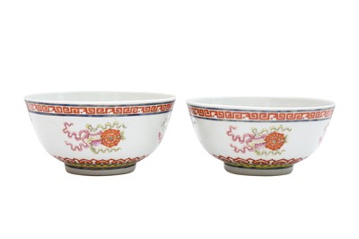 Lot 374 - A PAIR OF CHINESE FAMILLE-ROSE 'BAJIXIANG' BOWLS