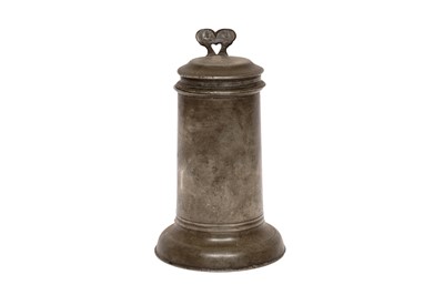 Lot 174 - A BEEF EATER OR CROMWELLIAN PEWTER FLAGON, CIRCA 1650