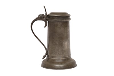 Lot 174 - A BEEF EATER OR CROMWELLIAN PEWTER FLAGON, CIRCA 1650