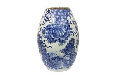 Lot 828 - A LARGE JAPANESE ARITA BLUE AND WHITE 'SHISHI' VASE