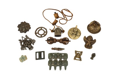 Lot 195 - A GROUP OF CHINESE AND TIBETAN BRONZE AND METAL OBJECTS