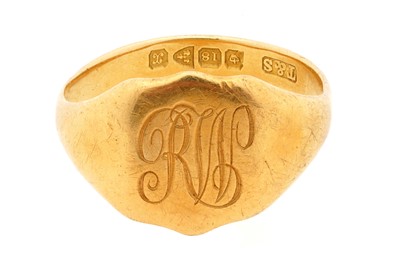 Lot 21 - AN 18CT YELLOW GOLD SIGNET RING