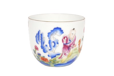 Lot 202 - A CHINESE FAMILLE-ROSE 'BOY AND CHICKEN' CUP