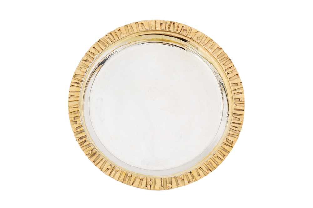 Lot 443 - An Elizabeth II modernist parcel gilt sterling silver dish, London 1978 by Brian Asquith (1930-2008)
