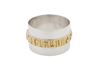 Lot An Elizabeth II modernist parcel gilt sterling silver napkin ring, London 1979 by Brian Asquith (1930-2008)